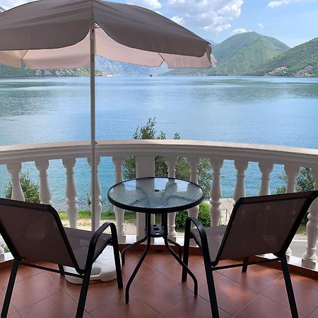 Apartments Villa Radonic Donji Morinj Buitenkant foto
