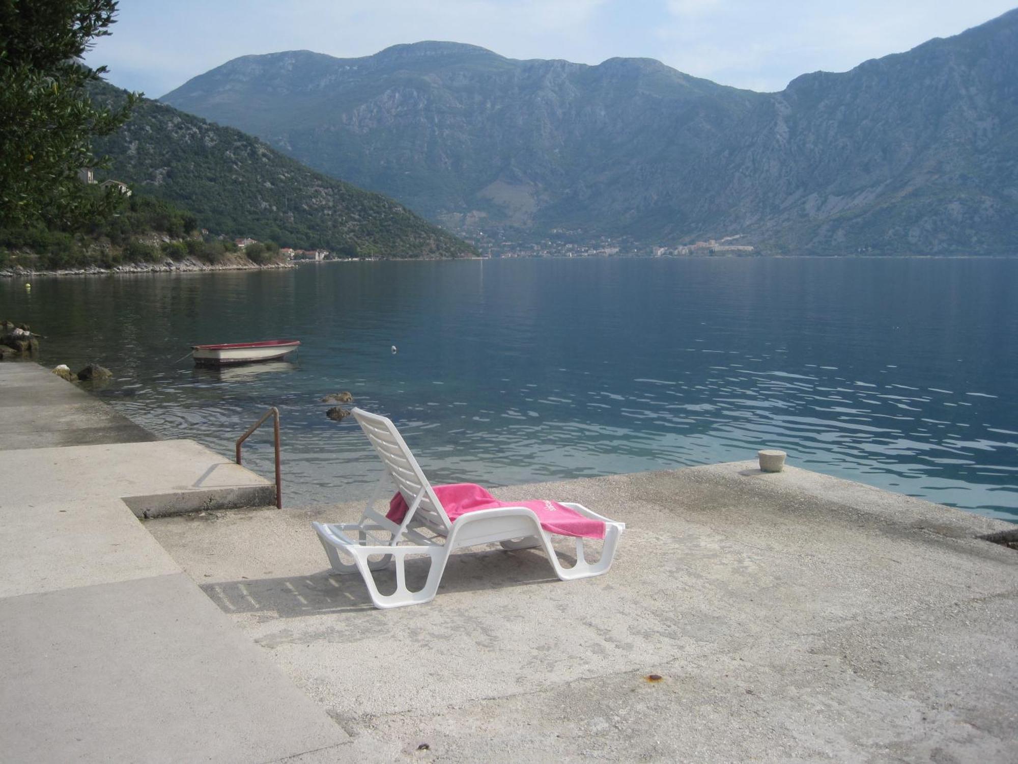 Apartments Villa Radonic Donji Morinj Buitenkant foto