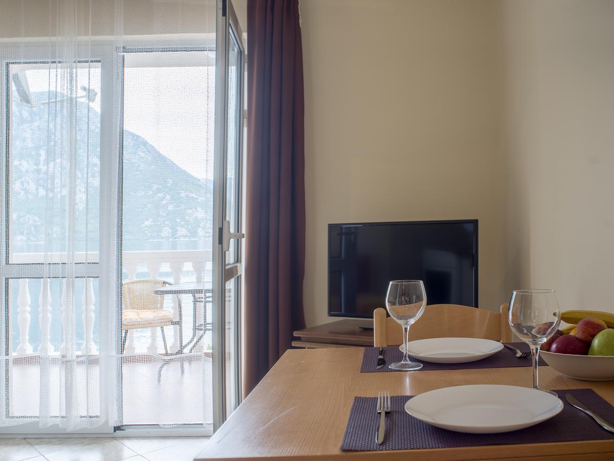 Apartments Villa Radonic Donji Morinj Buitenkant foto