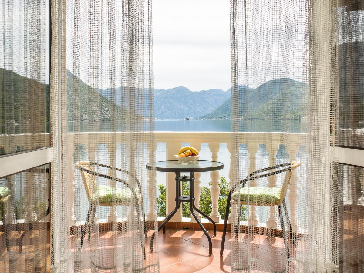 Apartments Villa Radonic Donji Morinj Buitenkant foto