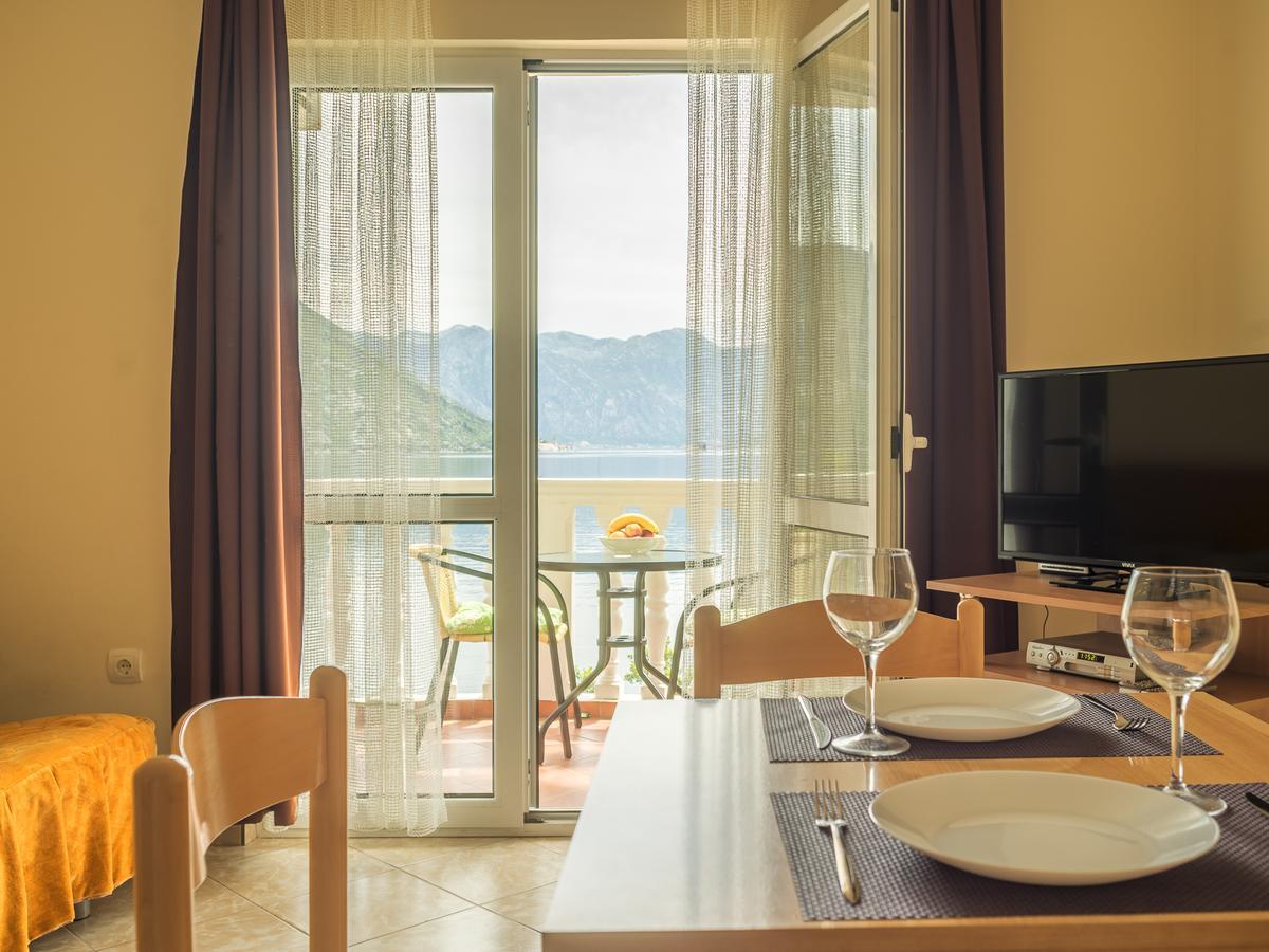 Apartments Villa Radonic Donji Morinj Buitenkant foto