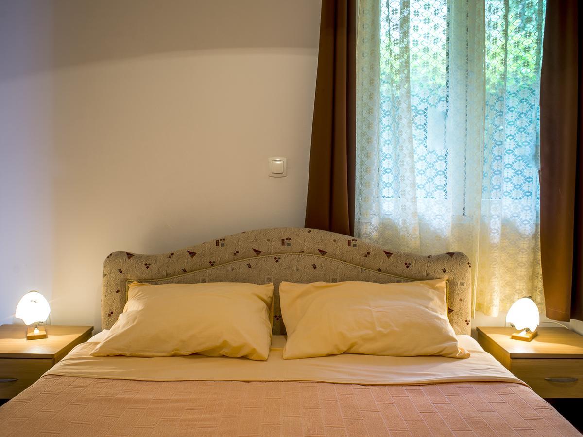 Apartments Villa Radonic Donji Morinj Buitenkant foto