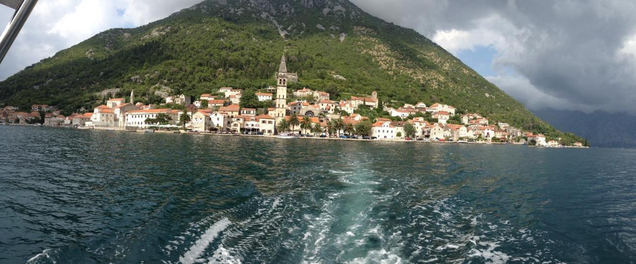 Apartments Villa Radonic Donji Morinj Buitenkant foto